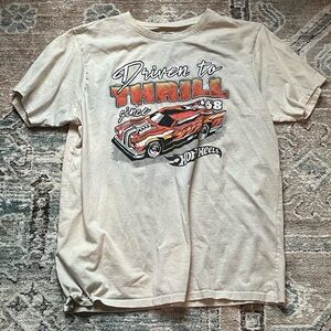 $5 bundle. 7 items. Medium size women shirts